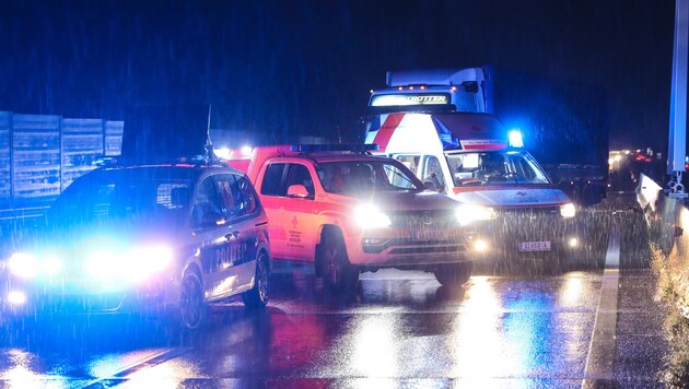 Erst ein Crash stoppte die Amokfahrt des alkoholisierten Lkw-Lenkers auf der Westautobahn. (Bild: laumat.at / Matthias Lauber)