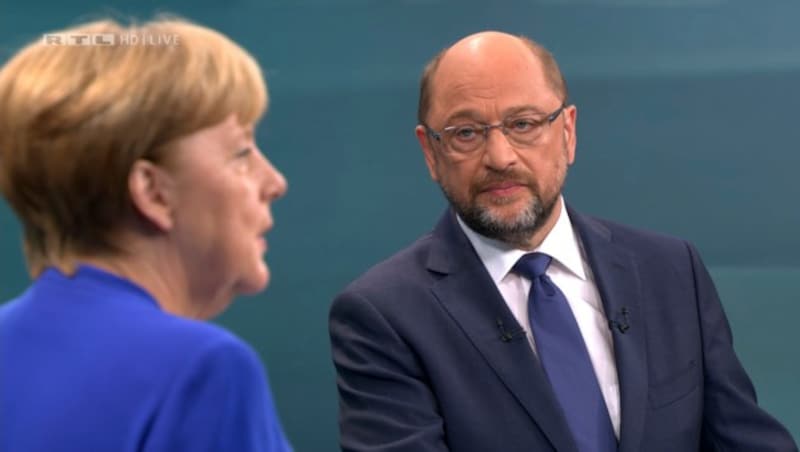 Die deutsche Bundeskanzlerin und CDU-Chefin Angela Merkel und ihr Herausforderer Martin Schulz (SPD) (Bild: AP)