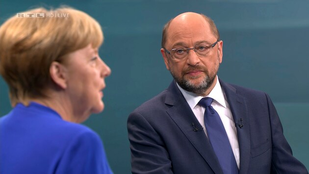 Die deutsche Bundeskanzlerin und CDU-Chefin Angela Merkel und ihr Herausforderer Martin Schulz (SPD) (Bild: AP)