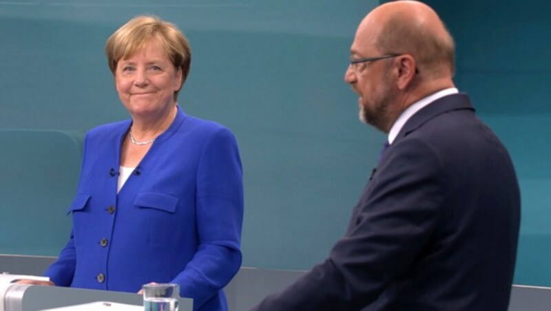 Merkel beim TV-Duell mit Schulz (Bild: AP)