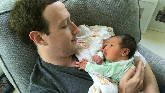 Mark Zuckerberg mit seinem Töchterl August (Bild: facebook.com/zuck)