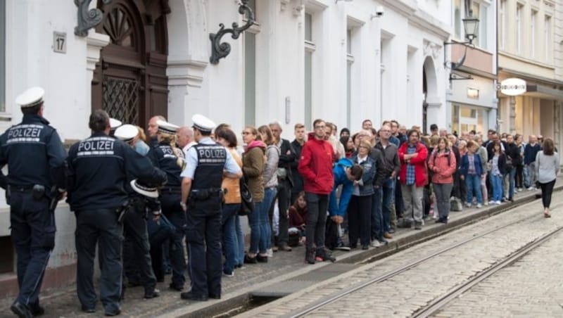 Großer Andrang beim Prozessauftakt im Mordfall Maria L. im deutschen Freiburg (Bild: AFP)