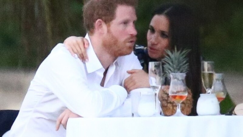 Prinz Harry und Meghan Markle auf einer Hochzeit in Jamaica (Bild: www.PPS.at)