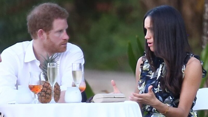 Prinz Harry und Meghan Markle auf einer Hochzeit in Jamaica (Bild: www.PPS.at)