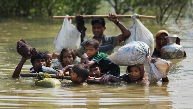 Geflohene Rohingya kurz vor der Grenze zu Bangladesch (Bild: AP)