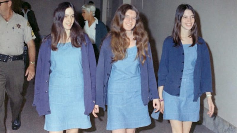 Die Manson-Anhängerinnen Susan Atkins, Patricia Krenwinkel und Leslie Van Houten 1970 vor Gericht (Bild: AP)