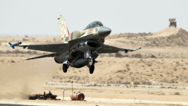 Eine F-16 der israelischen Luftwaffe beim Start in der Negev-Wüste (Bild: AFP)