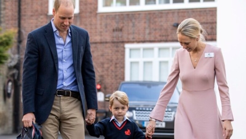 Prinz William, Prinz George und Lehrerin Helen Haslem (Bild: EPA)