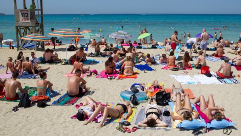 Touristen in Palma de Mallorca (Bild: AFP)