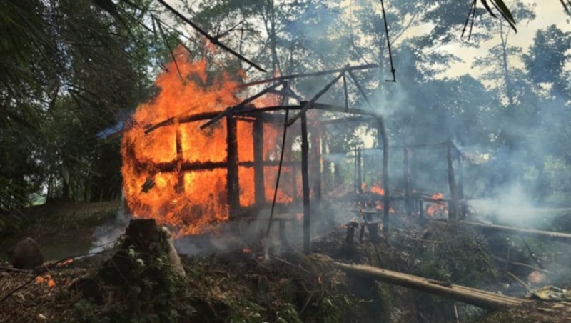 Verbrannte Hütten im Rohingya-Gebiet in der Provinz Rakhine (Bild: AP)