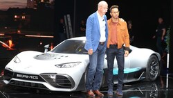 Daimler-Chef Dieter Zetsche und F1-Star Lewis Hamilton (Bild: Zwefo)