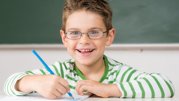 Without healthy eyes, there is no joy in learning. (Bild: ©Picture-Factory - stock.adobe.com)