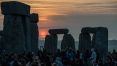 Stonehenge-Enthusiasten während einer Sommersonnenwendfeier (Bild: AFP)