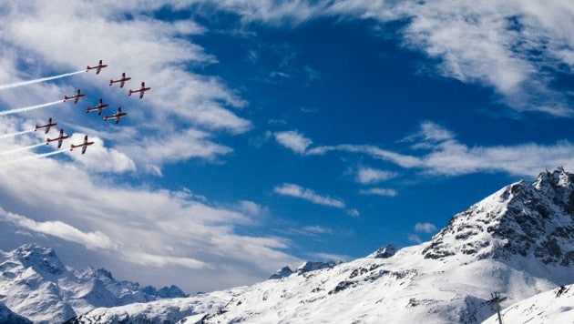 PC-7-Flugzeuge der Schweizer Armee bei der Ski-WM 2017 in St. Moritz (Bild: AFP)