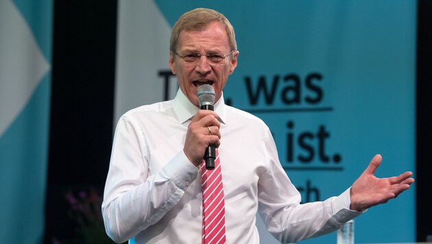 ÖVP-Landeshauptmann Thomas Stelzer in freier Rede bei seinem Wwahlkampfauftritt in Wels. (Bild: FOTOKERSCHI.AT/KERSCHBAUMMAYR)