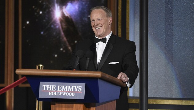 Ex-Trump-Sprecher Sean Spicer macht sich bei den Emmys über sich selbst lustig. (Bild: 2017 Invision)