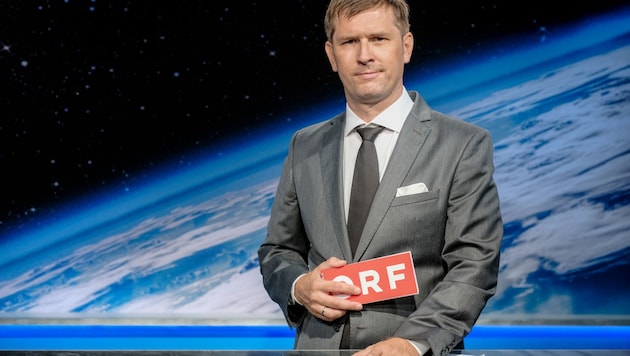 Joachim Brandl mimt den "Tagespresse"-Anchorman "Joachim Fuchs". (Bild: ORF)