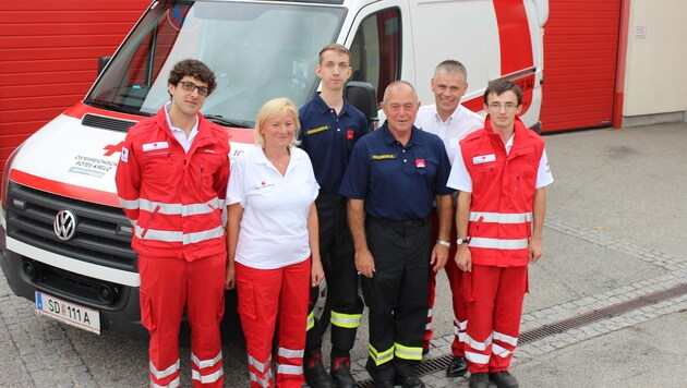 Feuerwehrkameraden der FF Schärding retteten ihren Kameraden Nikolai Gahbauer. (Bild: unbekannt)