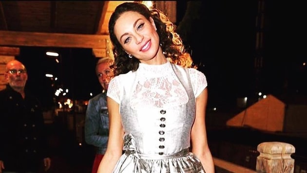 Lilly Becker im Luxusdirndl von Kinga Mathe (Bild: www.instagram.com/sharlely)