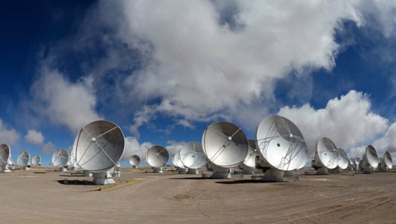 Antennen des Teleskopverbundes ALMA (Bild: Franz Kerschbaum, Magdalena Brunner/Universität Wien)