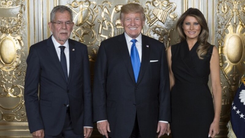 Bundespräsident Alexander Van der Bellen mit Donald und Melania Trump im UNO-Hauptquartier in New York im September 2017 (Bild: APA/Bundesheer/Peter Lechner)