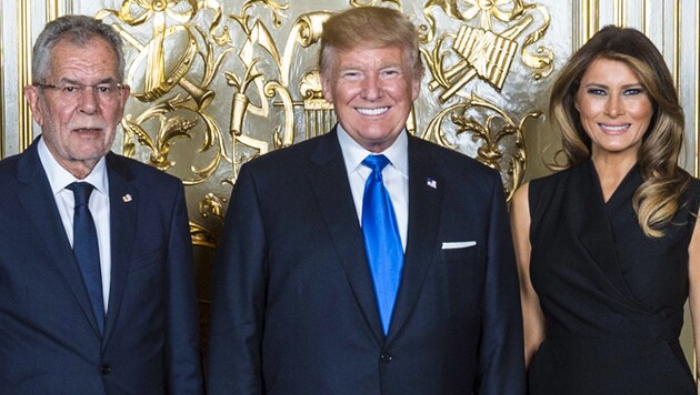 Alexander Van der Bellen mit Donald Trump und dessen Ehefrau Melania (Bild: APA/OFFICIAL WHITE HOUSE PHOTO BY ANDREA HANKS, krone.at-Grafik)
