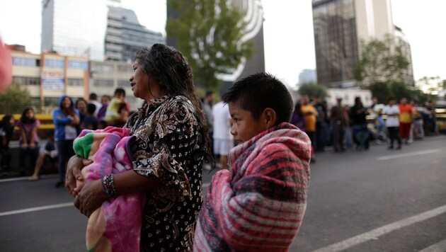 Auch vor dem neuerlichen Beben flüchteten viele Einwohner in Mexico City auf die Straßen. (Bild: AP)