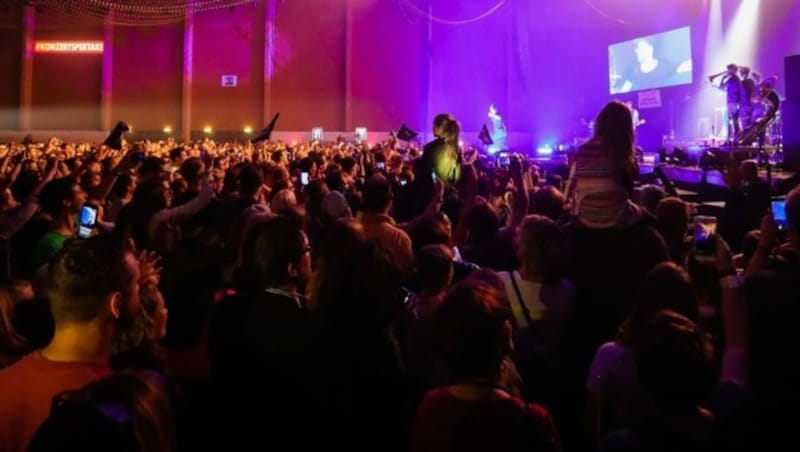 5800 Menschen wurden nach der Bombendrohung aus der Messehalle evakuiert. (Bild: Pressefoto Scharinger © Daniel Scharinger)