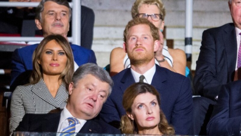 Prinz Harry saß bei First Lady Melania Trump. (Bild: AP)