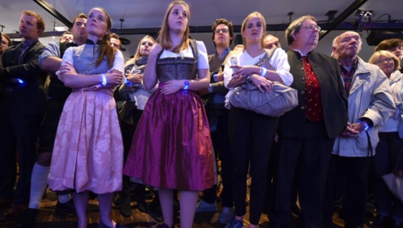 Lange Gesichter bei den Anhängern der CSU in Berlin (Bild: AFP)