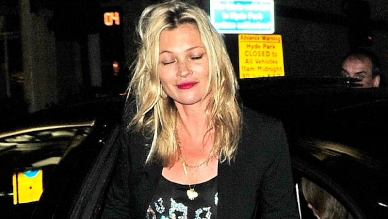 Na, zu tief ins Glas geschaut, liebe Kate Moss? (Bild: www.PPS.at)