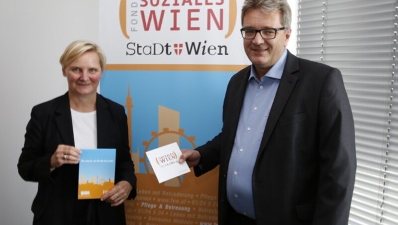 Sozialstadträtin Sandra Frauenberger und FSW-Chef Peter Hacker (Bild: Martin A. Jöchl)