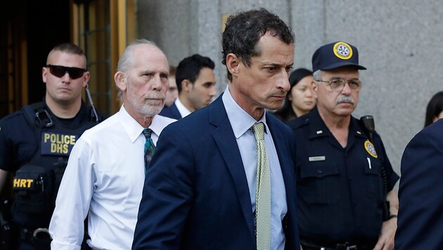 Anthony Weiner nach dem Urteil (Bild: AP)