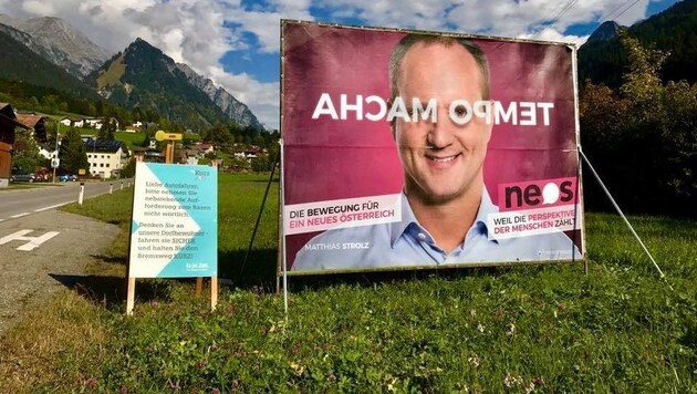 Die Plakate von Mathias Strolz (NEOS) und seinem Cousin Christian Gantner (ÖVP) (Bild: www.facebook.com/christian.gantner.7)