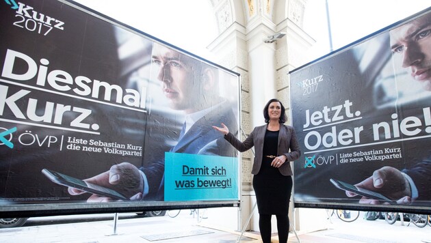 ÖVP-Generalsekretärin Elisabeth Köstinger präsentierte die neuen Plakate zur Nationalratswahl. (Bild: APA/GEORG HOCHMUTH)