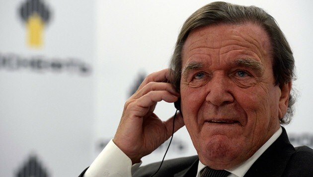 Die Regierung in Berlin findet keinen Gefallen am neuen Job von Altkanzler Gerhard Schröder. (Bild: AFP)