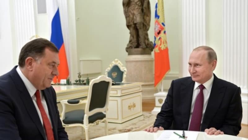 Treffen zwischen Kremlchef Putin und Präsident Dodik: Russland gilt als "Schutzmacht" der Serben. (Bild: AFP)