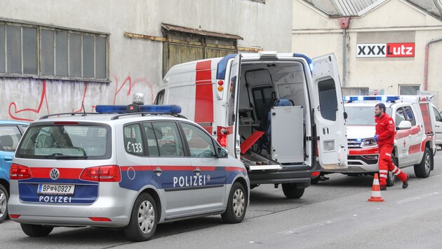 Der Tatort in Wels: Hier wurde die 49-Jährige niedergestochen, der Verdächtige ist auf der Flucht. (Bild: laumat.at / Matthias Lauber)
