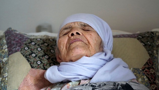 Die 106-jährige Afghanin Bibihal Uzbeki (Bild: The Associated Press)