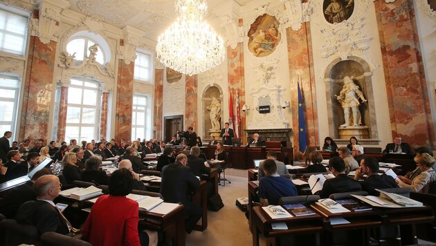 Der Tiroler Landtag (Archivbild) ist am Donnerstag zu einer Sondersitzung in Sachen Coronavirus zusammengekommen. (Bild: Christof Birbaumer/Kronen Zeitung)