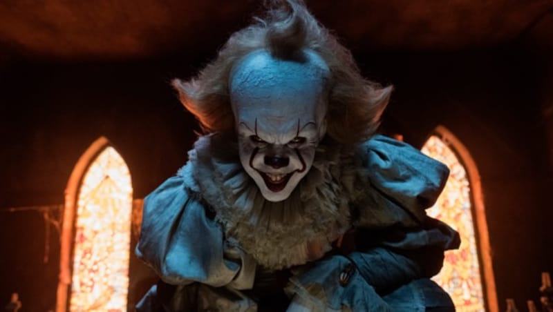 Im Stephen-King-Schocker "Es" spielt Bill Skarsgard Grusel-Clown Pennywise. (Bild: AP)