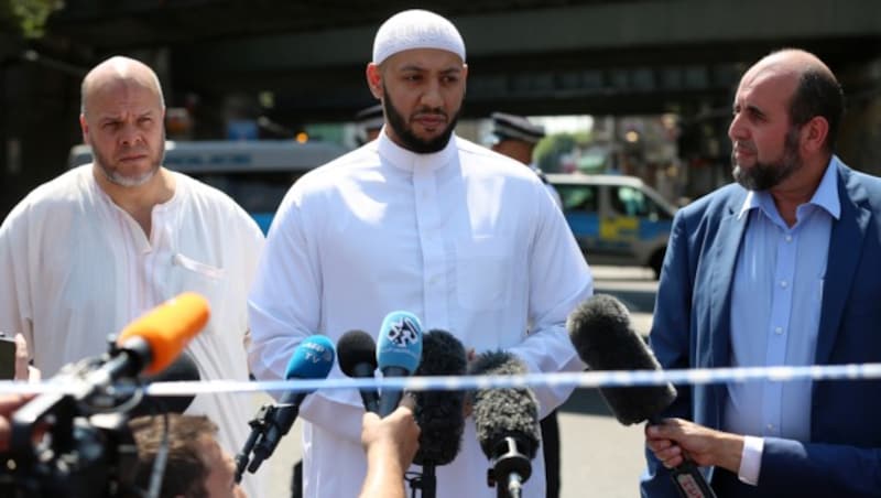 Mohammed Mahmoud, Imam der Moschee (Mitte) (Bild: AFP)