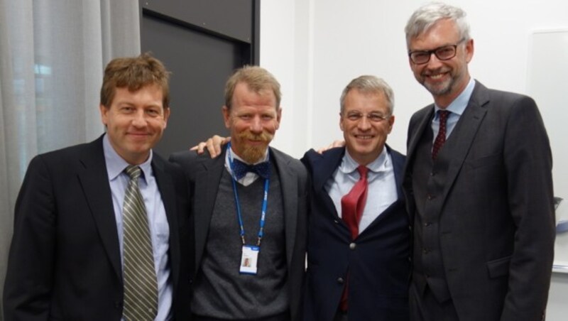 Michael Strugl (r.) mit den SKF-Managern Kent Viitanen, Erik Nelander und Alrik Danielson (v.l.). (Bild: Barbara Kneidinger)