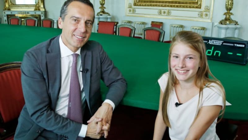 Amelie stellte Christian Kern harte Fragen. (Bild: Jöchl/Kronen Zeitung)