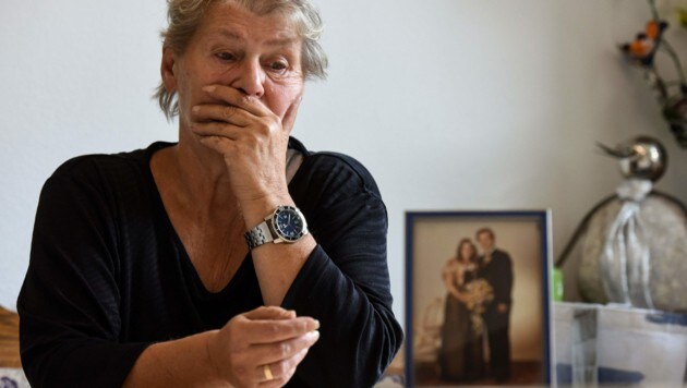 Ingrid Sch. (58) trauert um ihren Ehemann Helmuth (61), der wegen einer vertauschten Infusion starb. (Bild: Markus Wenzel)
