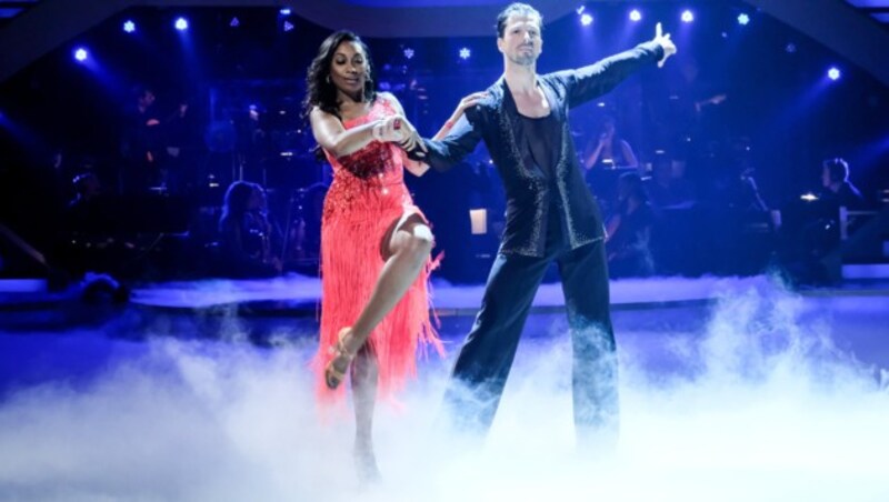 Ana Milva Gomes (Musicalstar am Linzer Musiktheater) mit Thomas Kraml bei "Dancing Stars". (Bild: ORF Hans Leitner)