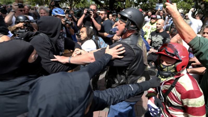 In Berkeley kam es zu Auseinandersetzungen zwischen Anti- und Pro-Trump-Demonstranten. (Bild: AFP)