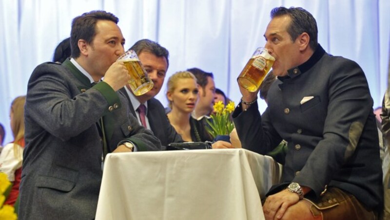 Haimbuchner und Strache (Bild: APA/MANFRED FESL)