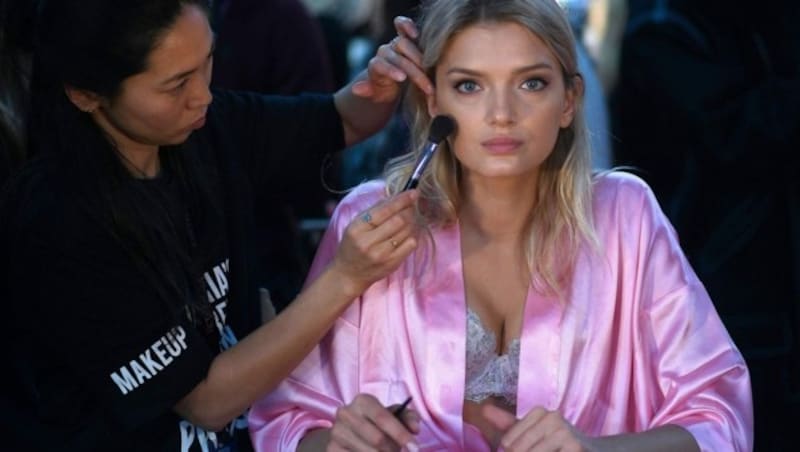 Lily Donaldson kriegt noch schnell Apfelbäckchen. (Bild: AFP)