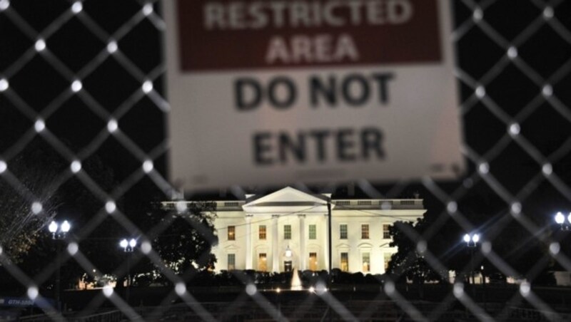 "Do not enter", heißt es vor dem Weißen Haus. Der neue Präsident ist davon ausgenommen. (Bild: AFP)